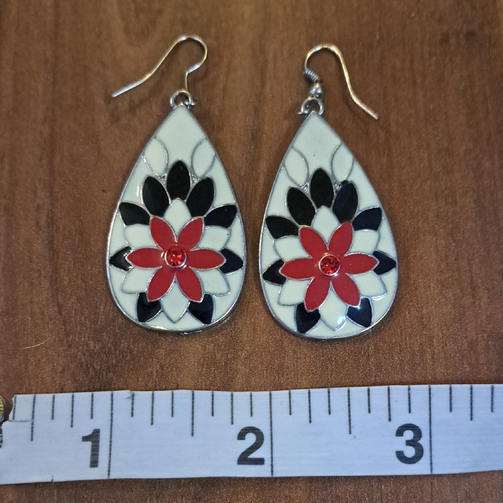 Chic Floral Teardrop Earrings in Black, Red, and White